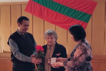 Государственная служба управления документацией и архивами Приднестровской Молдавской Республики Начальник ГСУДА ПМР вручила медаль известному краеведу Приднестровья Новости Государственная служба управления документацией и архивами Приднестровской Молдавской Республики Начальник ГСУДА ПМР вручила медаль известному краеведу Приднестровья Новости
