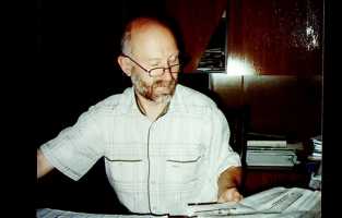 Фотография: В.С. Масленников – главный редактор республиканской газеты «Приднестровье» в рабочем кабинете. г. Тирасполь, август 2004 года.